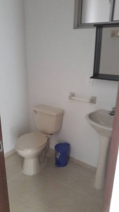 Baño huesped