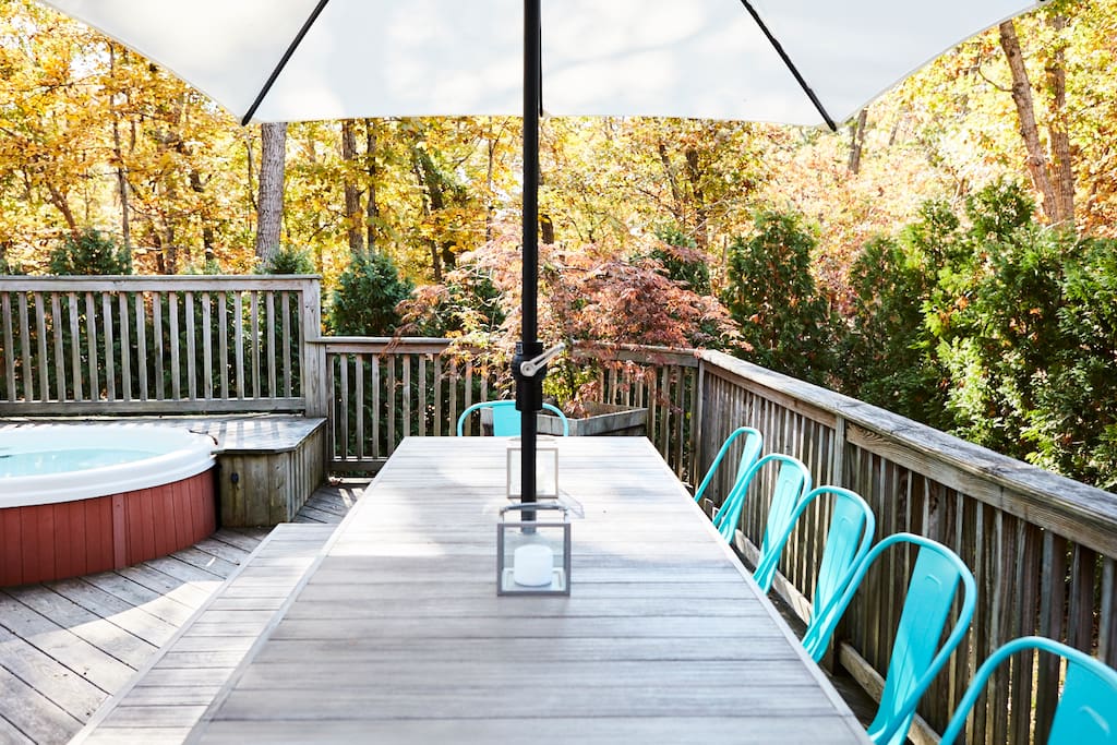 Built in hot tub & outdoor dining table (seating for 10) with umbrella on 1000 square foot wrap-around deck.