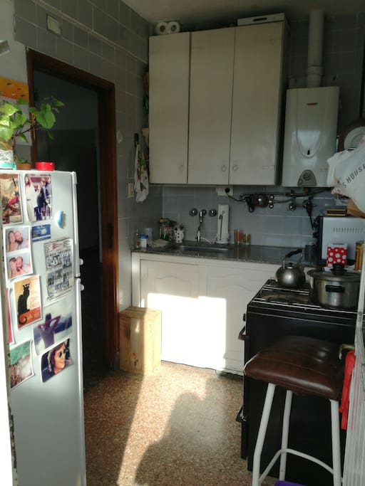 cocina equipada : ustensillos, horno, hornito, heladera, Minipimer.