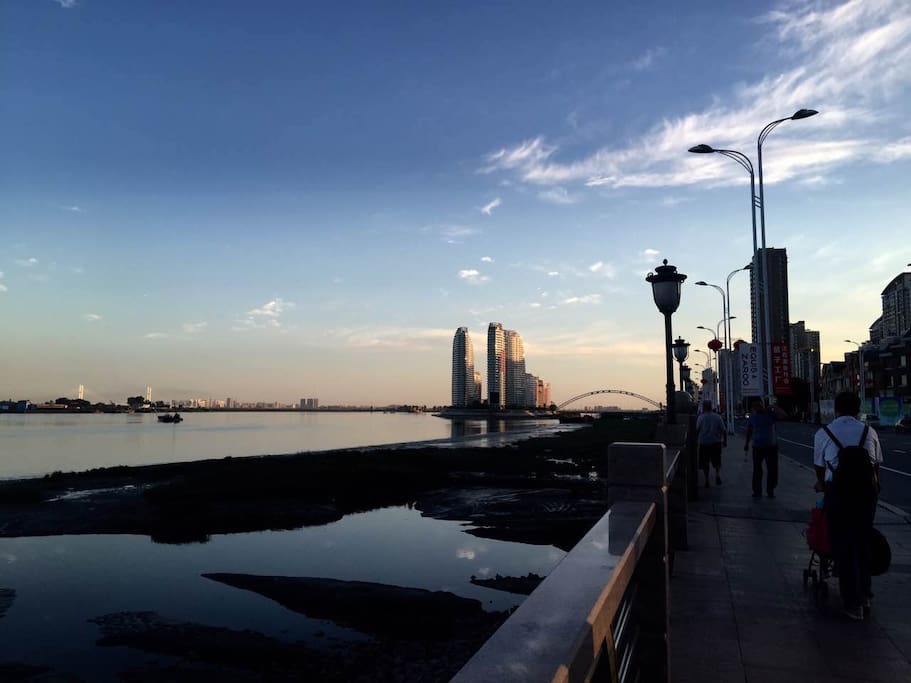 沿江外景