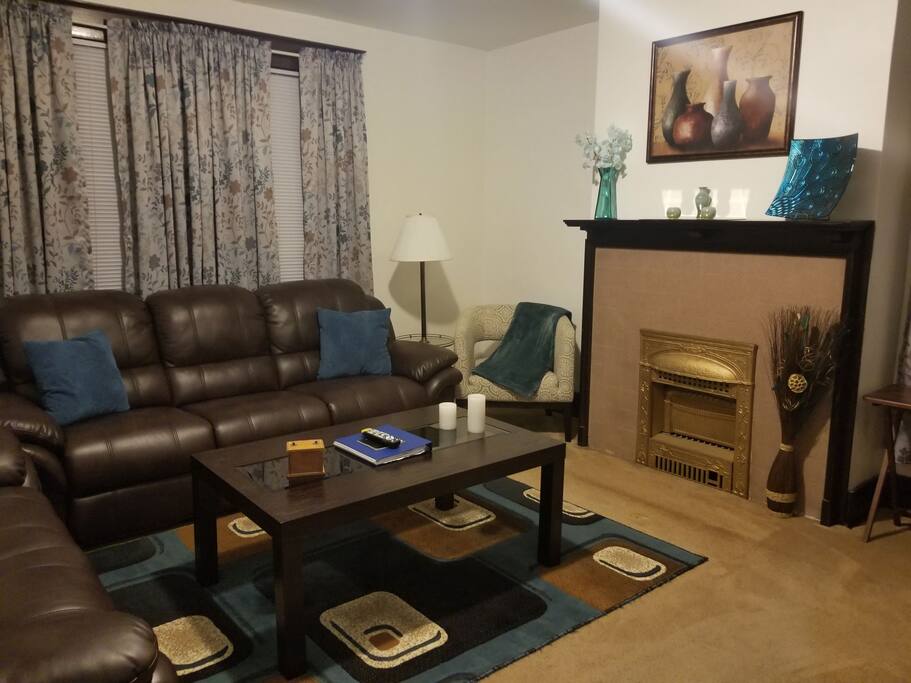 Large living room lots of seating