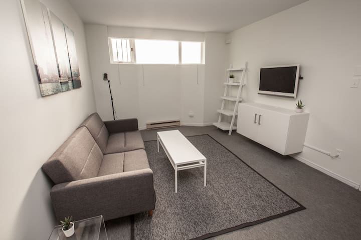 DUNDAS SQUARE – Spacious Bunker – with 2 Desks