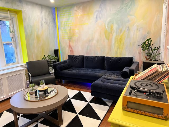 Artist’s Dream-Loft in Toronto w/ rooftop patio gallery image 2