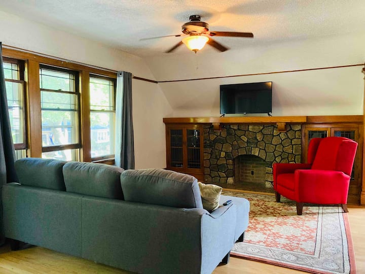 Გასწიეთ ტახტი.