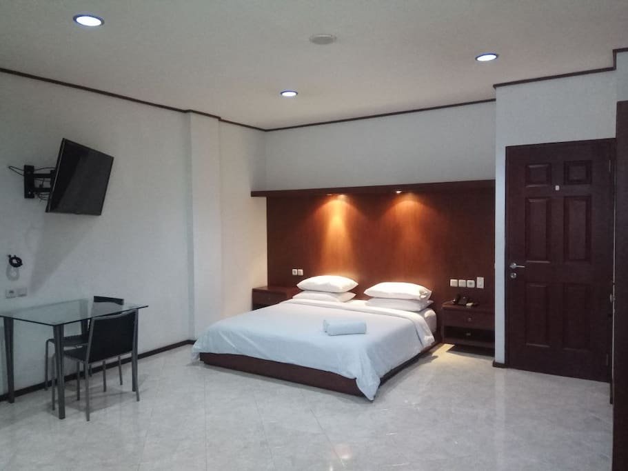 LUXURY BEDROOM