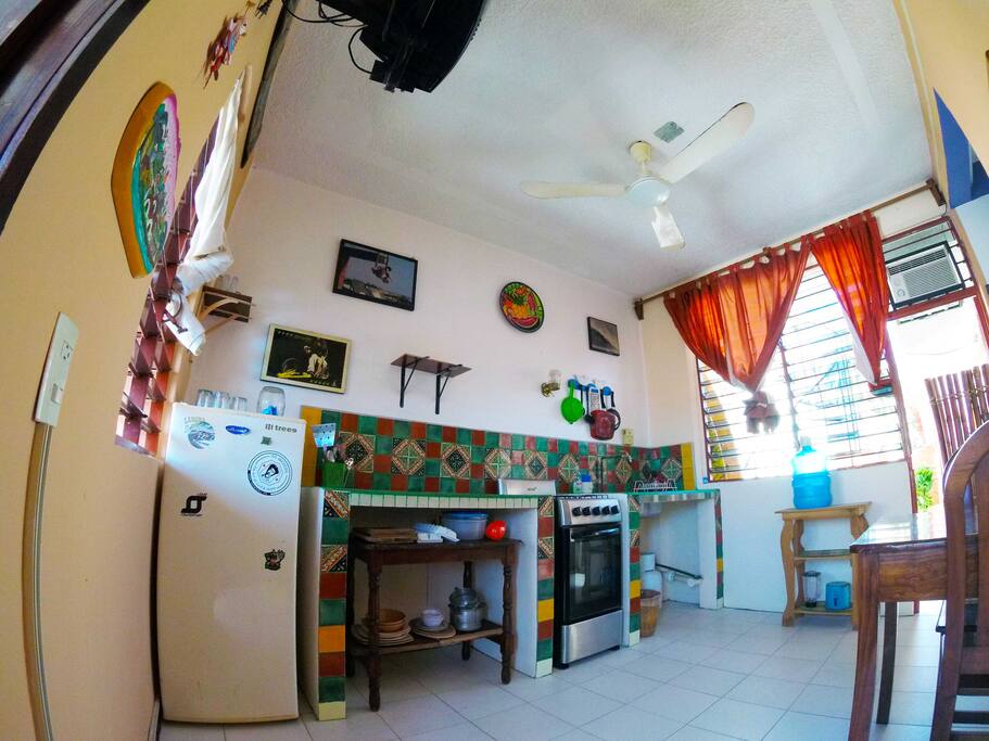 Full kitchen with gas stove and a good cross breeze