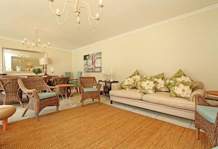 Southern Suburbs near Kirstenbosch gallery image 5