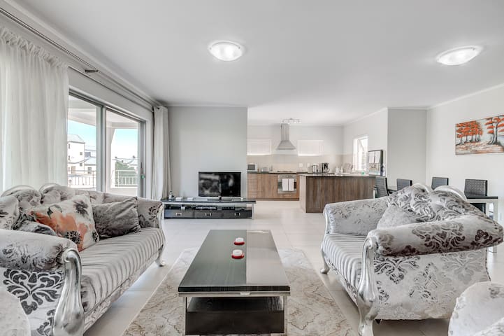 UniqueStay Mayfair 239 gallery image 2