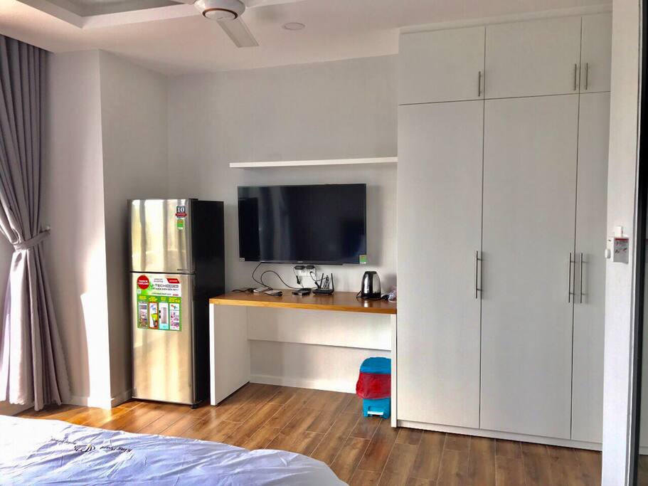 Big size Fridge (Sharp 250l)