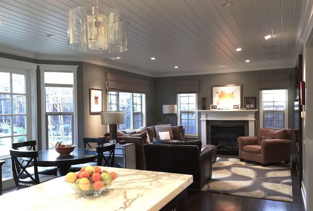 Comfortable, stylish Family Room & Breakfast Nook area