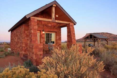 Little Rock Cabin b/w Zion & Bryce, Canyon Views