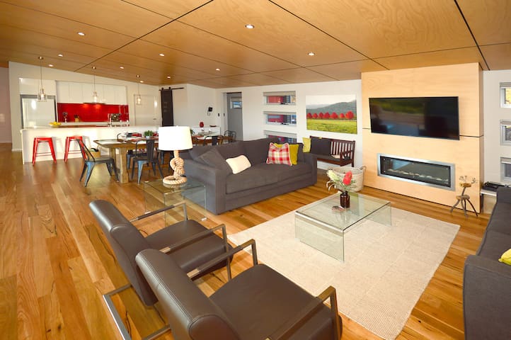 *Highview – luxurious romantic rural getaway gallery image 2