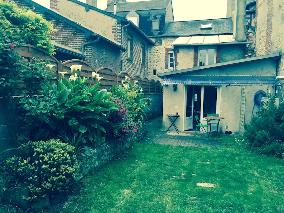 Jardin clos accessible depuis la cuisine