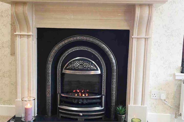 The Little Beech Tree With Spa Bath, Bathroom Tv - Queensferry