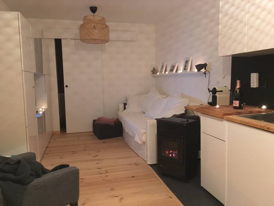 coin cuisine salon
apaisant en été et chaleureux avec son poéle en hiver pour soirée romantiques