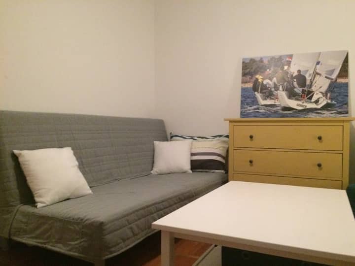 休息室设有双人沙发床