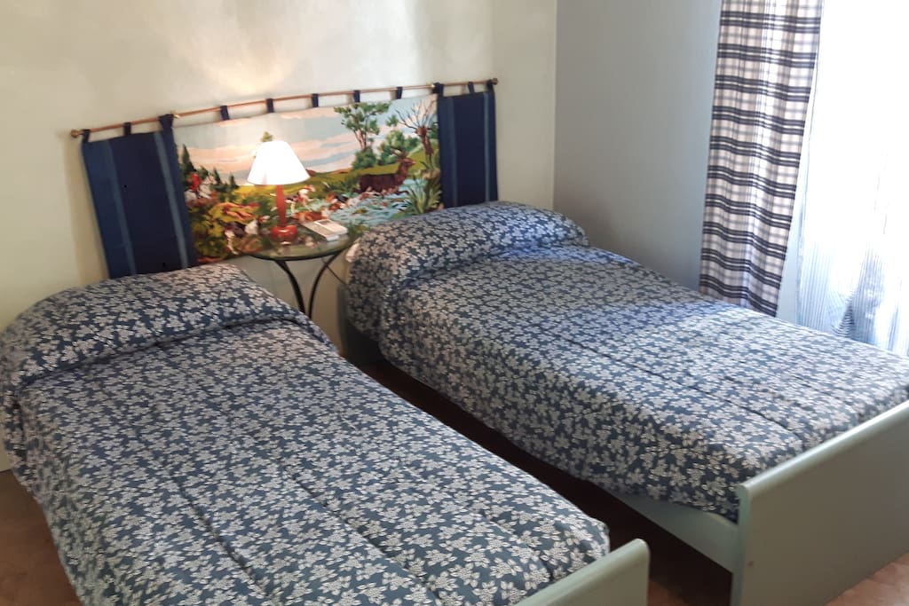 Allestimento con 2 letti singoli