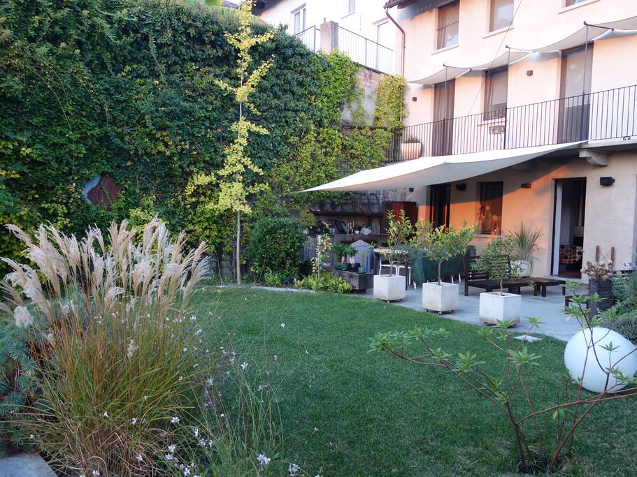 Vista del giardino e della casa principale