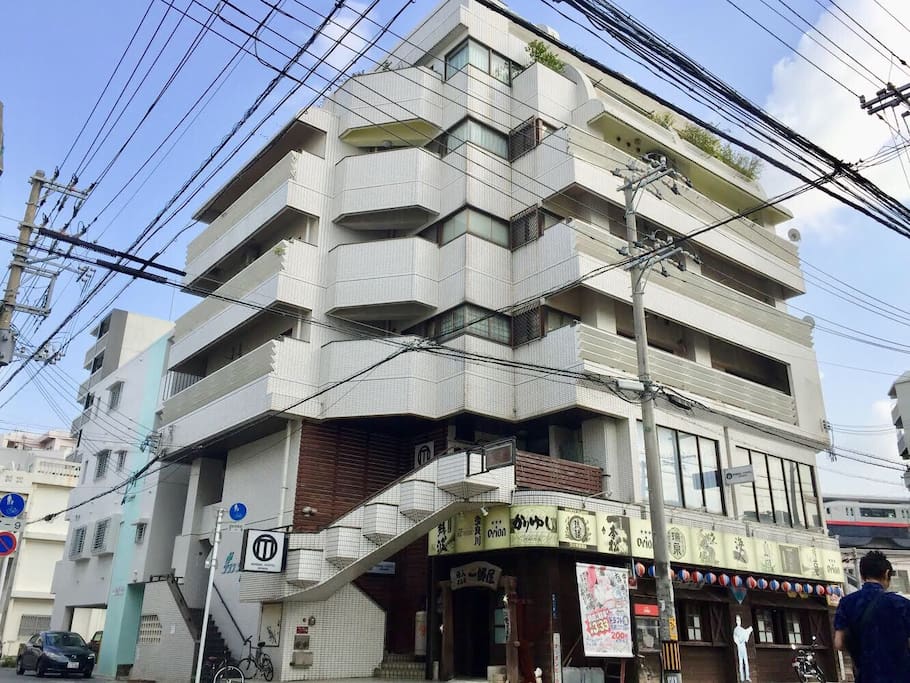 外観
2階部分が当施設です