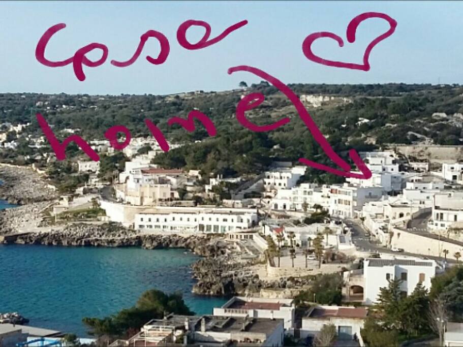 FOTO DEL QUARTIERE, CON FRECCIA CHE INDICA LA STRUTTURA. CASA STEFANIA SI TROVA IN SECONDA LINEA RISPETTO AGLI APPARTAMENTI FRONTE MARE DELLA LITORANEA.