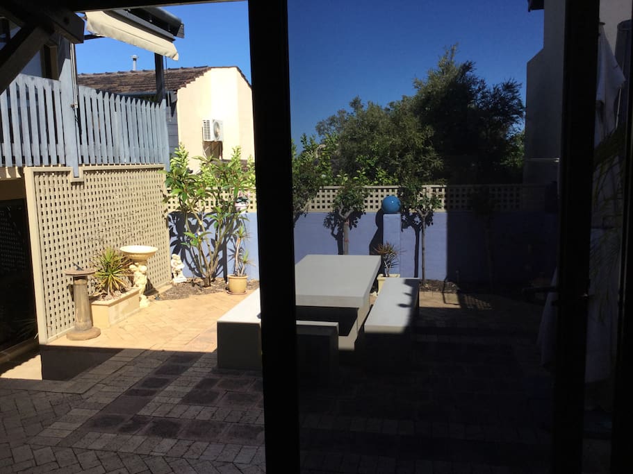Use of barbque and courtyard