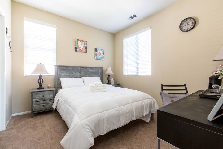 ♥Comfy♡Luxurious♥ Spacious near Wineries♡Lake♥Mall