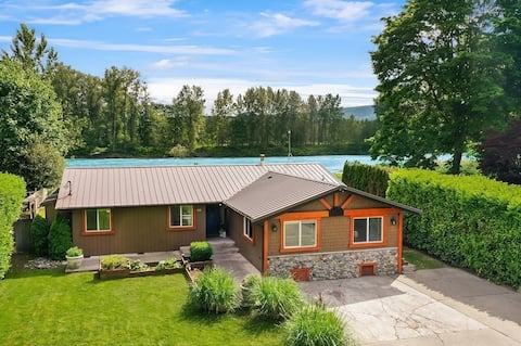 Fenced Riverfront Oasis on WA's Skykomish River