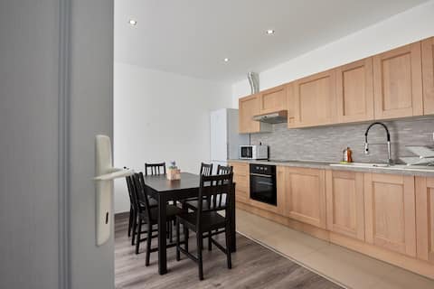 Quiet ground floor apartment T3, sleeps 6
