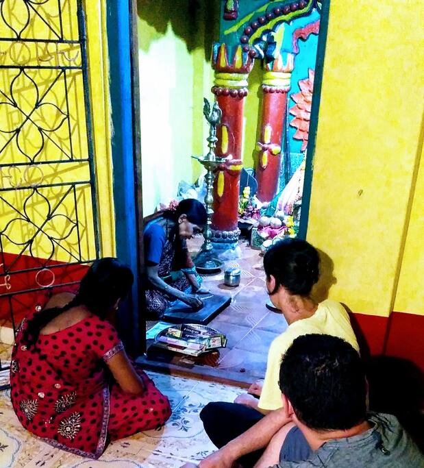 Temple holi women