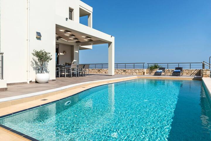 Villa Dioni, 4 BD, 3 BA, private pool gallery image 3