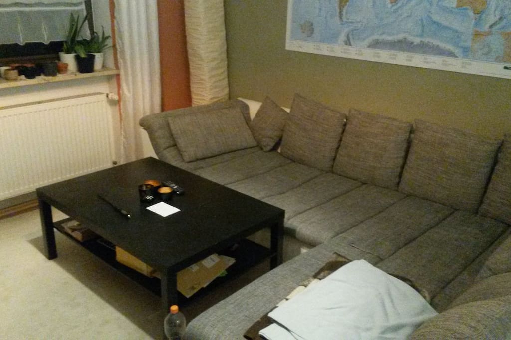 Auf dieser Couch schlaft ihr