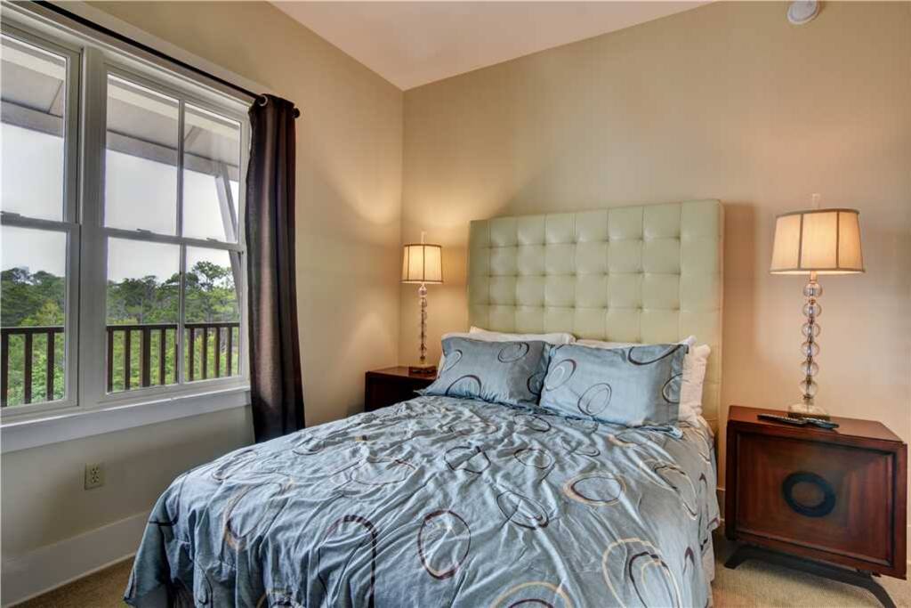 Chair,Furniture,Dining Room,Indoors,Room