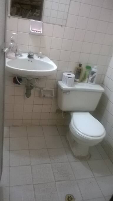 Baño individual cn ducha.