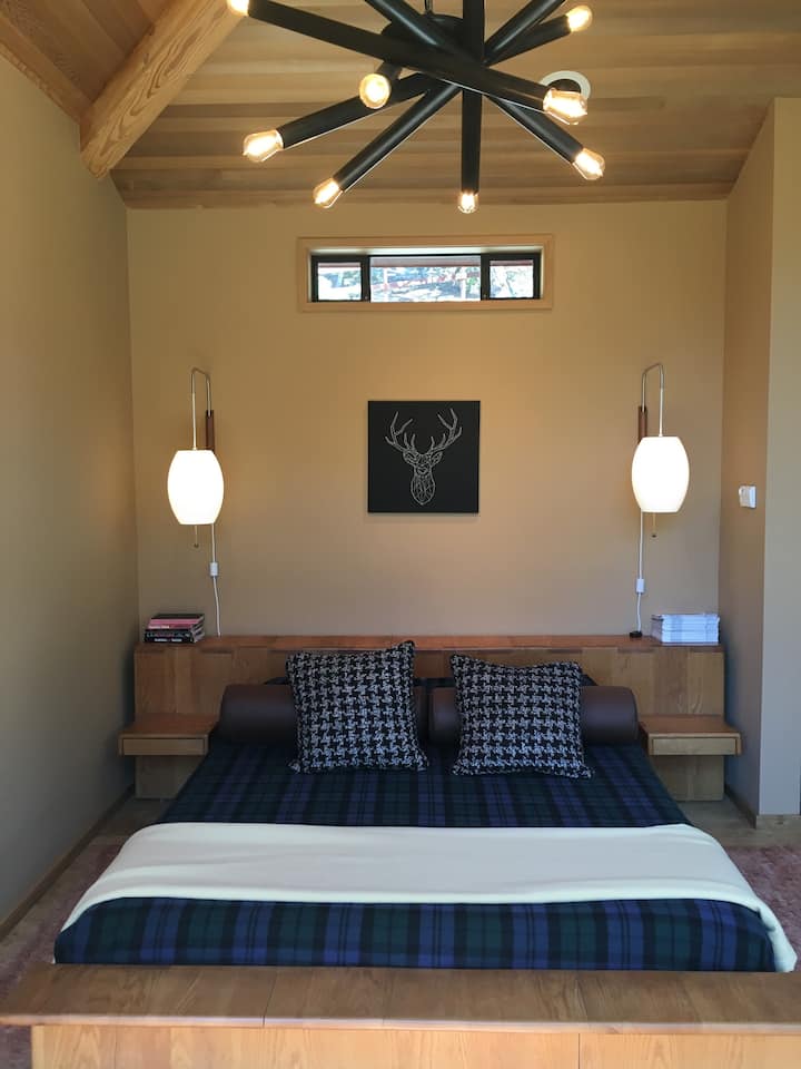 Cozy king bed