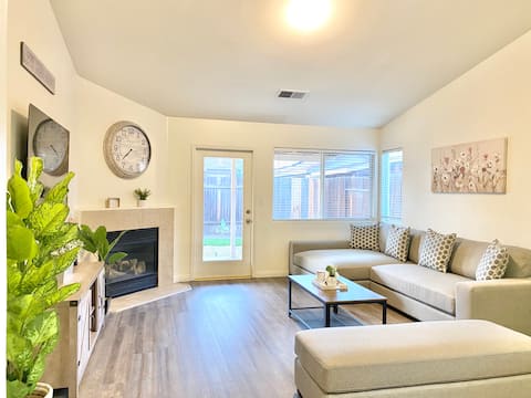 Spacious 4 BD Home In Bakersfield/Super Comfy Beds