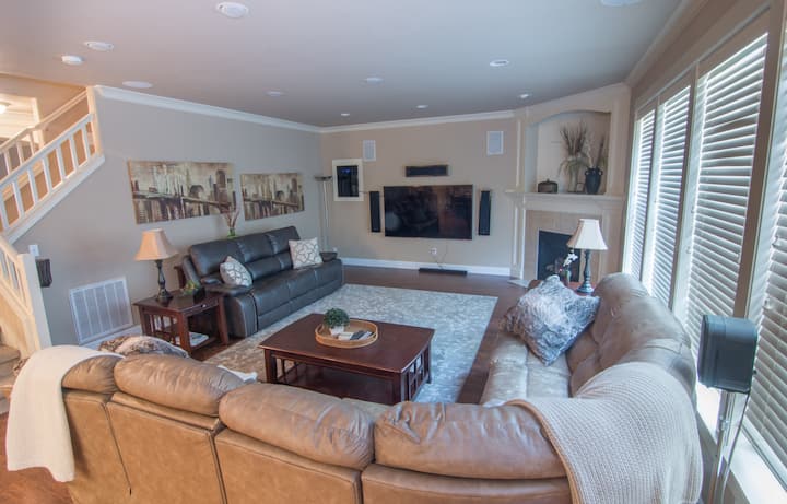 York Park Home- 24 Hour Self Check In - 6 Bedrooms - Beaverton