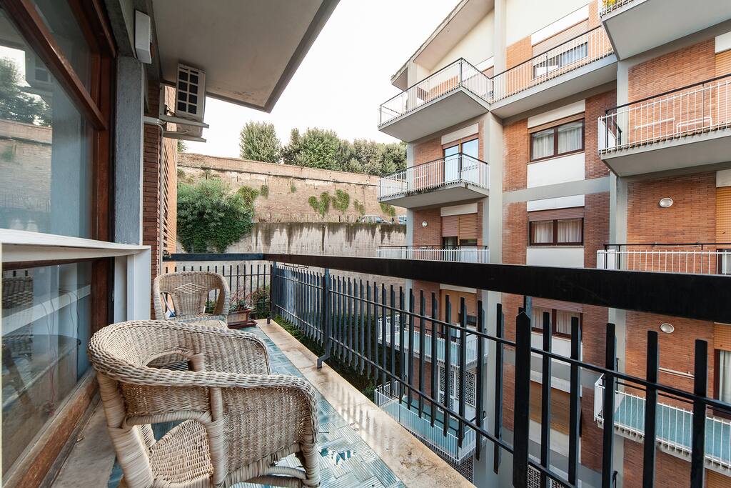 Balcone con poltrone