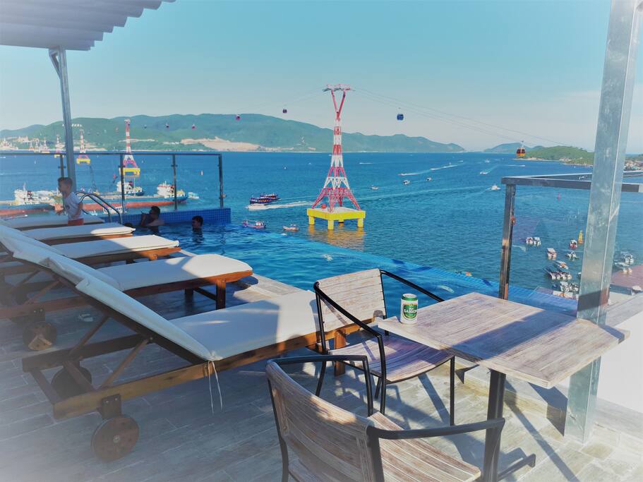 INFINITY POOL