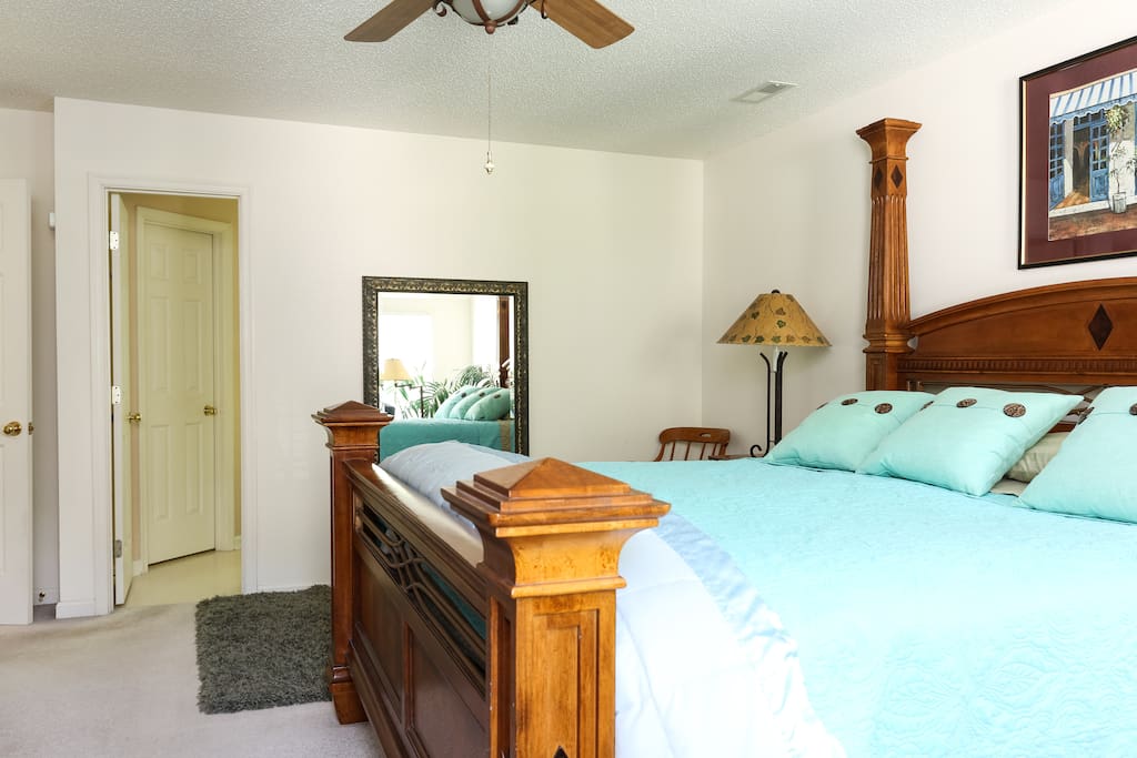 Such a luxurious and comfy room.