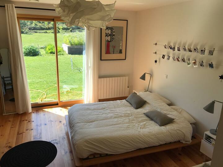 ห้องนอน 1 อยู่ชั้นล่าง: เตียงใน 140x190