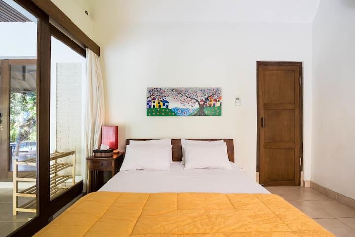 The Queen Bedroom
