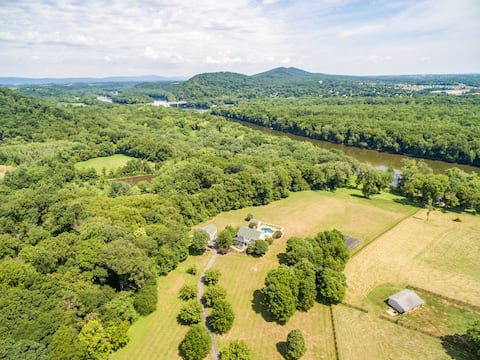 Potomac Overlook Farms: 6 BR, 10 Acre River Estate