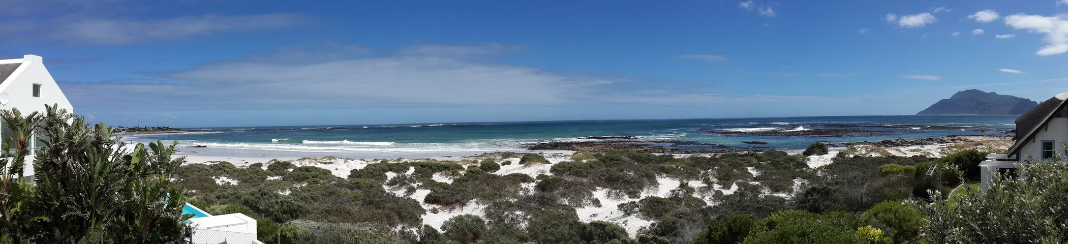 Sea Haven Beach Villa on Kommetjie beach, CapeTown gallery image 3