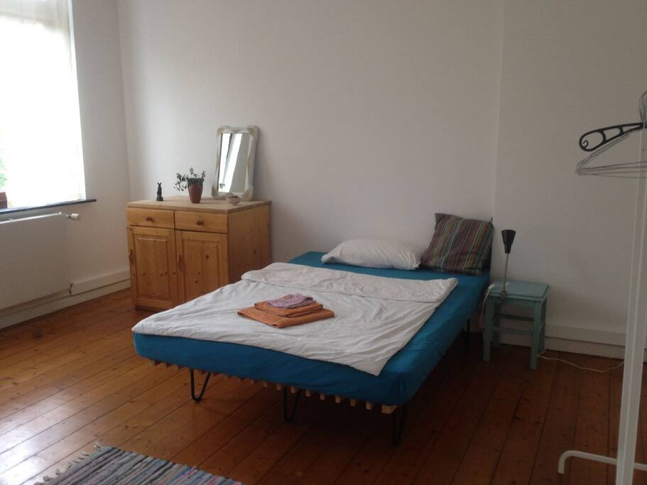 Dein Zimmer // Your room