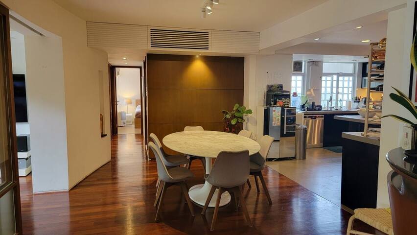 Luxurious and charming 4BR flat on HK Island gallery image 4