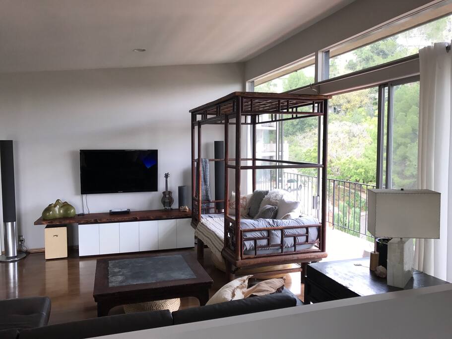 amazing daybed and livingroom