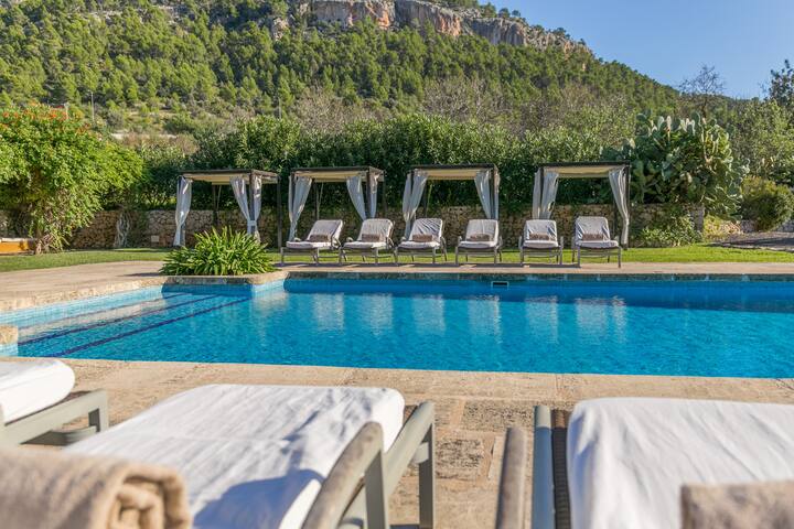 Historical House in Mallorca Up To 12 Guests gallery image 5