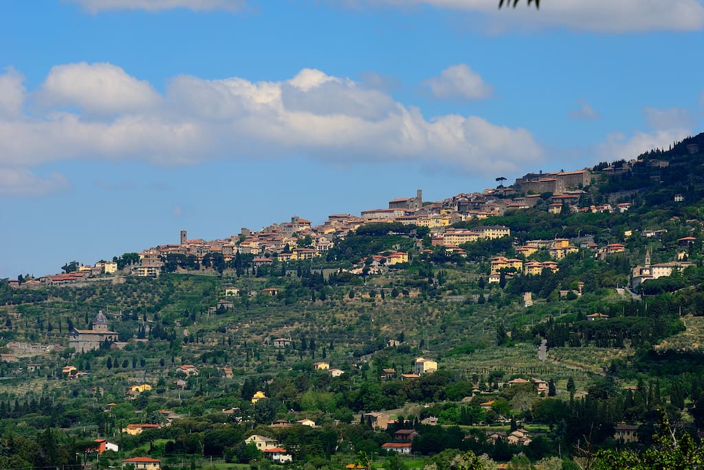 Spectacular view of Cortona from the villa