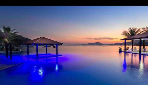 Lindo condo with sea view