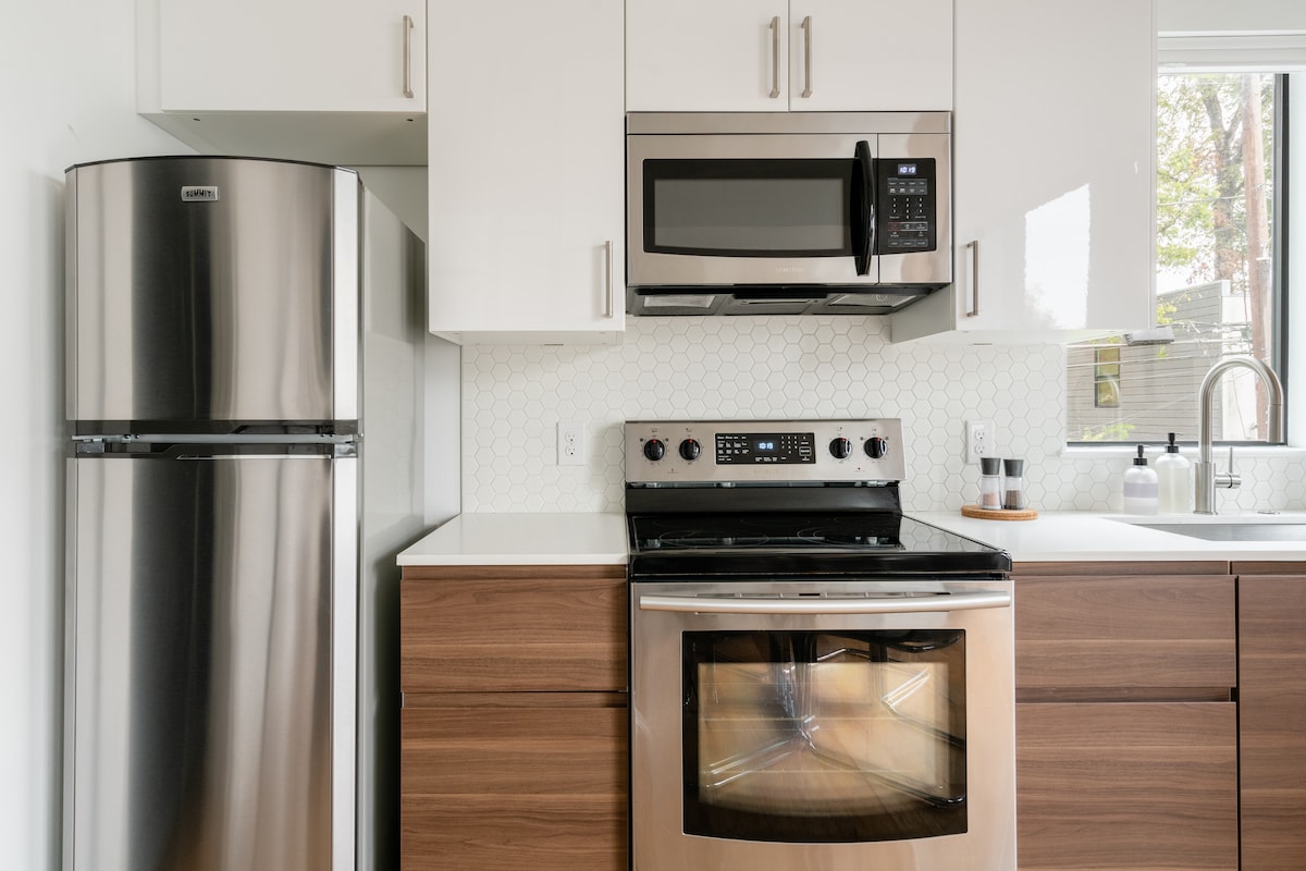 Modern East ATX Gem | Workspace + Walk everywhere
